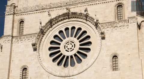 La sobriet del romanico pugliese?:  un falso d'autore: fu inventata nel Novecento